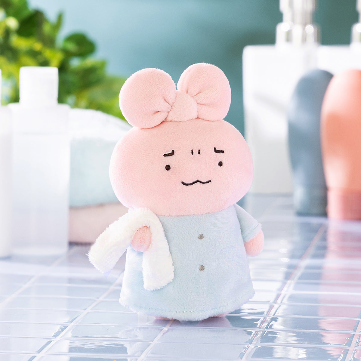 ホワイトタイガーとブラックタイガー 寝起きのうさぎ先生マスコット