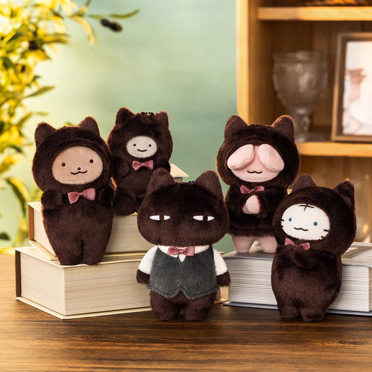 ホワイトタイガーとブラックタイガー ねこマスコット（黒猫マスター）