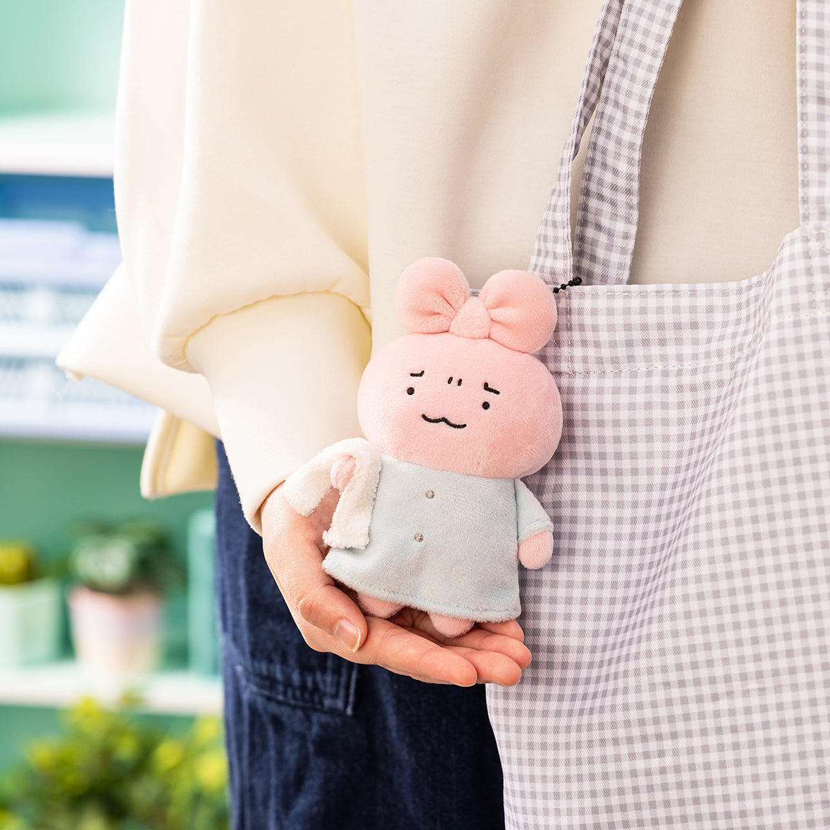 ホワイトタイガーとブラックタイガー 寝起きのうさぎ先生マスコット