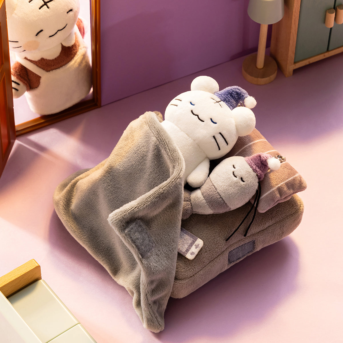 White Tiger & Black Tiger Playing-Possum Mascot Set That Connects to Bed