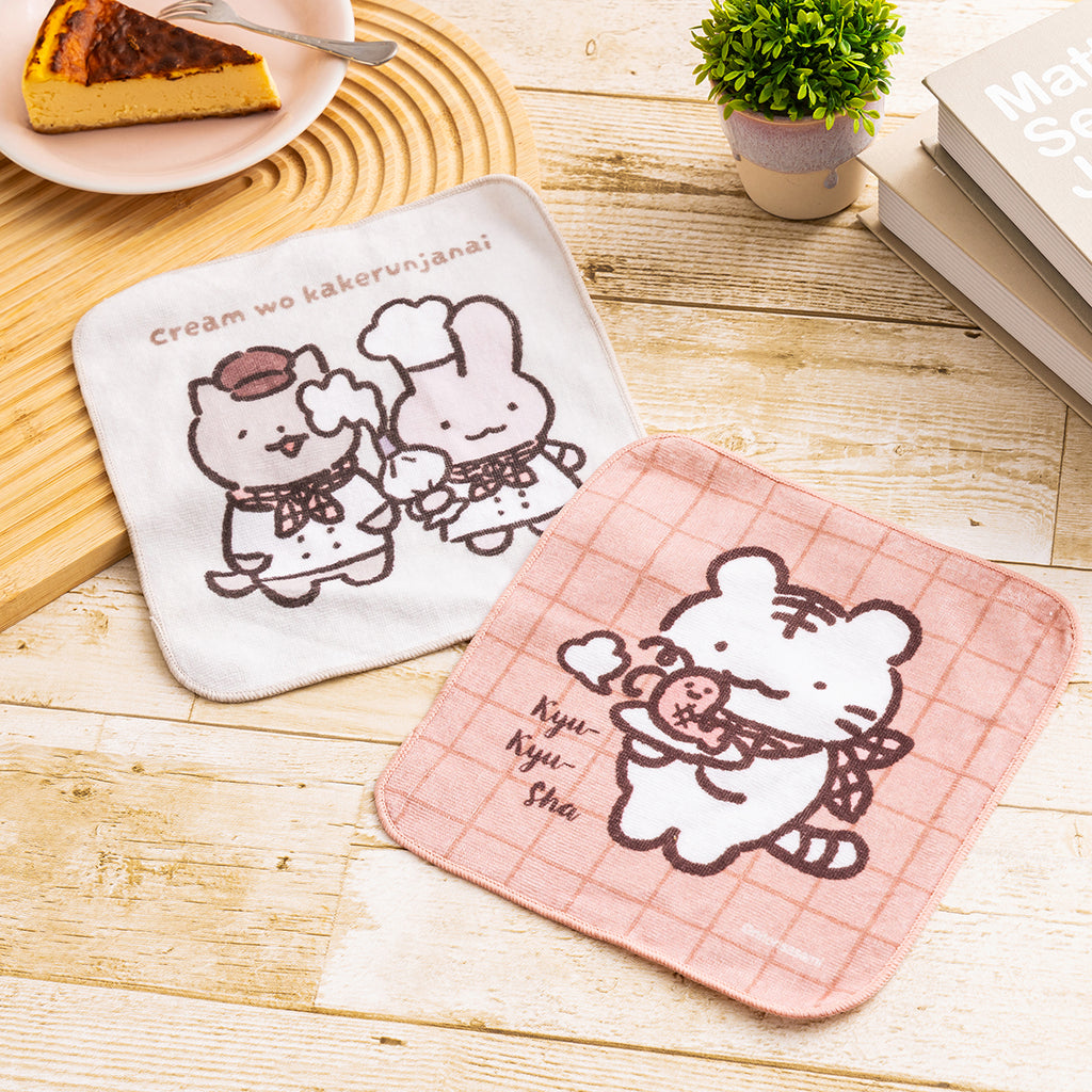 ホワイトタイガーとブラックタイガーカフェ ハンドタオル（kyu-kyu-sha）