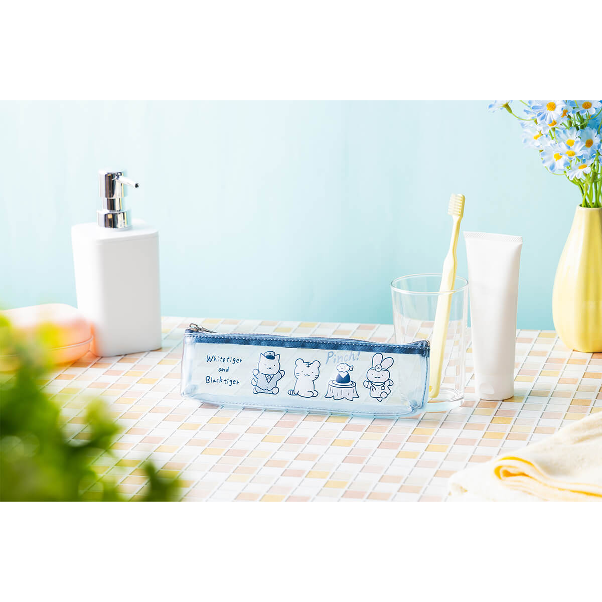ホワイトタイガーとブラックタイガー ペン＆歯ブラシポーチ（Pinch