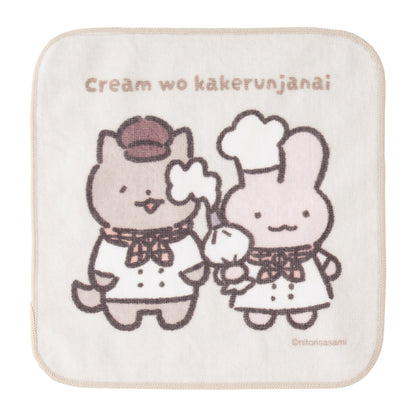 ホワイトタイガーとブラックタイガーカフェ ハンドタオル（cream wo kakerunjanai）