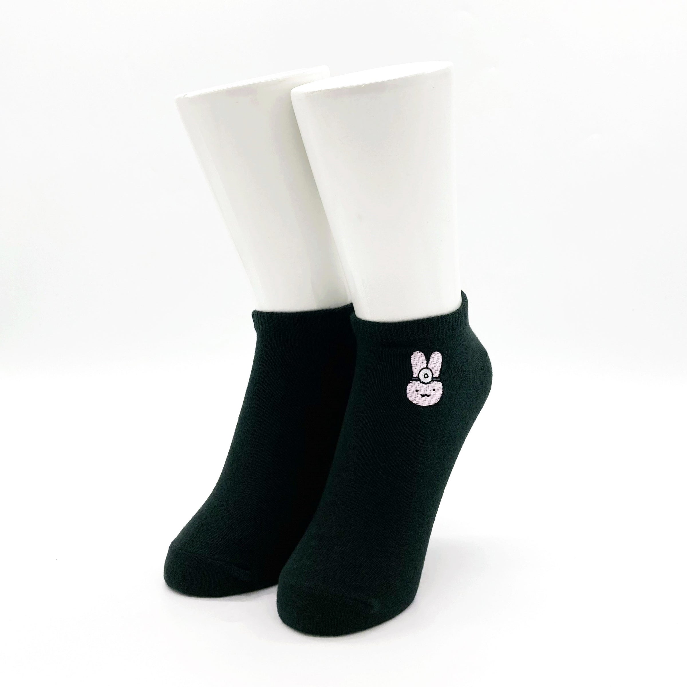 ホワイトタイガーとブラックタイガー ソックス（うさぎ先生刺繍柄